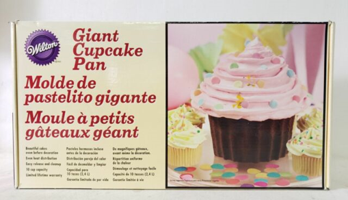 The Bake More: Wilton's Giant Cupcake Pan